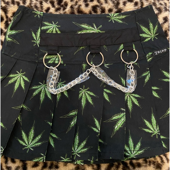 Tripp NYC Grass Mary Chain Pleated Skirt - Picture 2 of 8